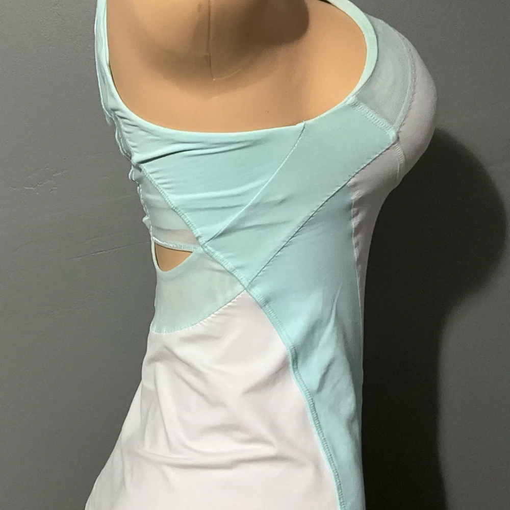 LULULEMON WOMENS SIZE 4 WHITE + AQUA HALTER TANK TOP. - Picture 7 of 14